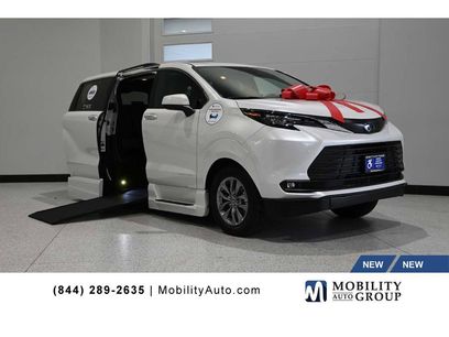 New 2025 Toyota Sienna XLE