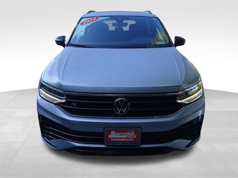 Used 2024 Volkswagen Tiguan SE R-Line AWD/4WD image 9