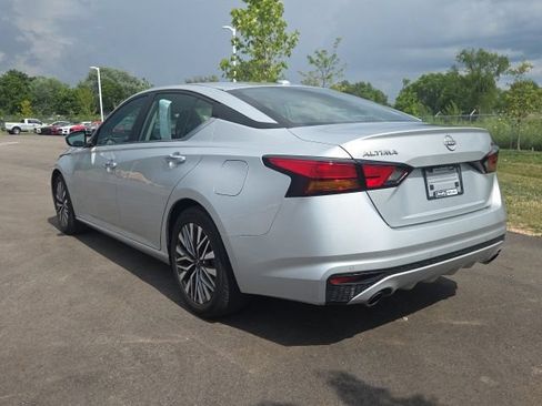 Used 2023 Nissan Altima 2.5 SV w/ SV Premium Package FWD image 10