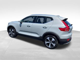 Used 2025 Volvo XC40 B5 Plus AWD/4WD video 3