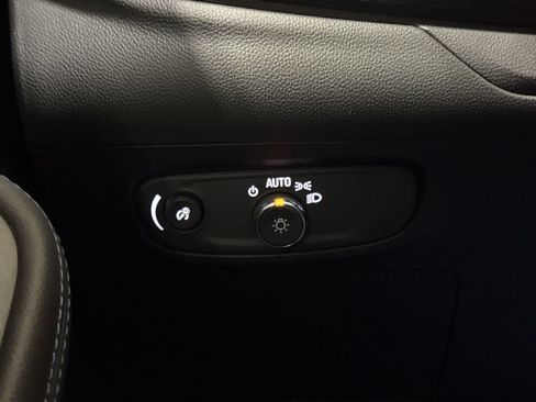 Used 2025 Buick Encore GX Sport Touring FWD image 18