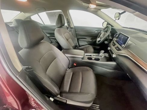 Used 2025 Nissan Altima 2.5 SV FWD image 26