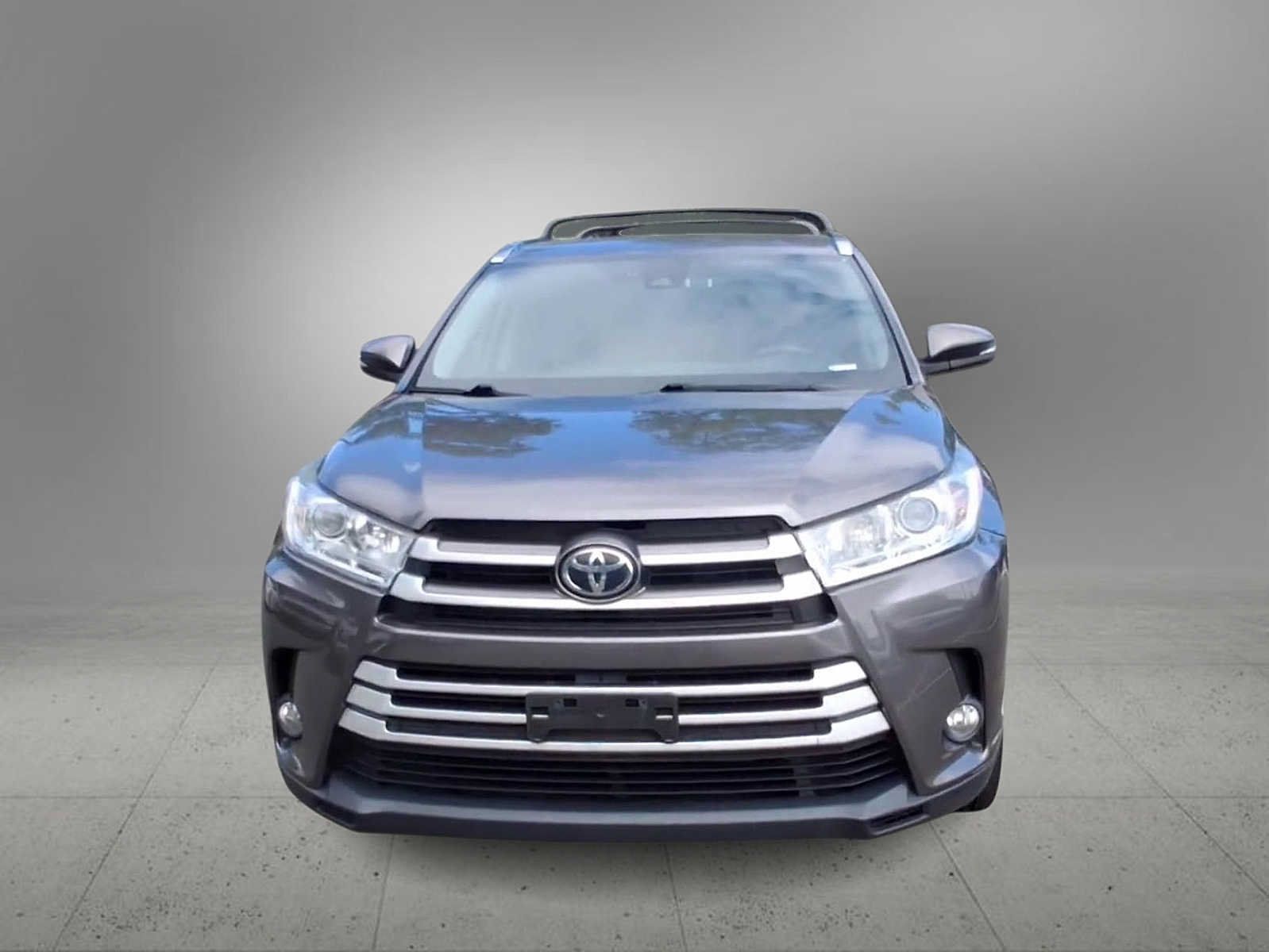 Used 2019 Toyota Highlander XLE AWD/4WD image 3