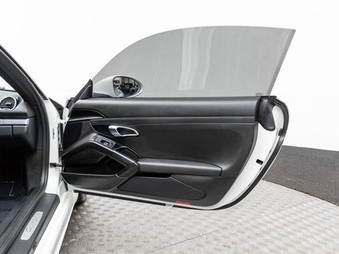 Used 2018 Porsche 718 Cayman image 11
