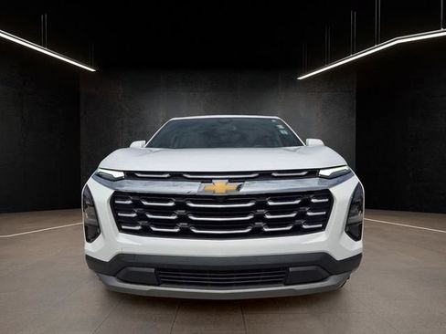Used 2026 Chevrolet Equinox LT FWD image 2