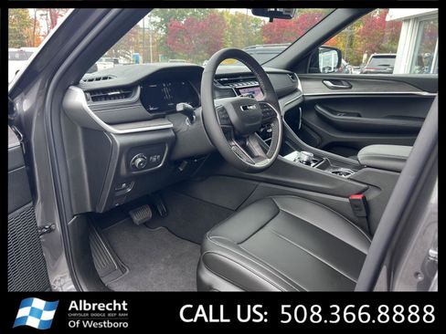 New 2025 Jeep Grand Cherokee Limited image 10