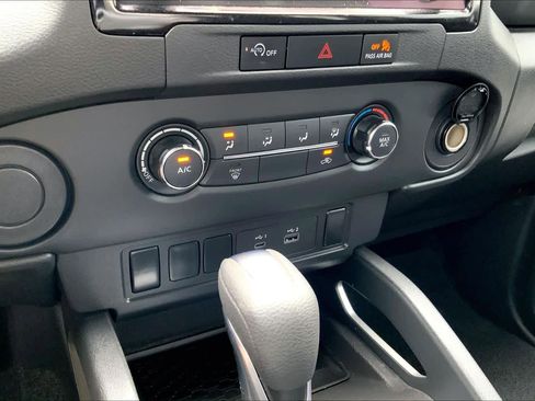 Used 2024 Nissan Frontier SV RWD image 35