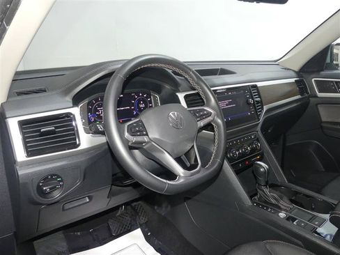 Used 2022 Volkswagen Atlas SE w/ Panoramic Sunroof Package FWD image 23