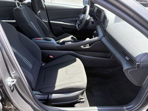 Used 2025 Hyundai Elantra Sport FWD image 16
