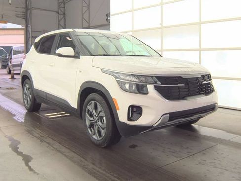 Used 2026 Kia Seltos LX FWD image 4