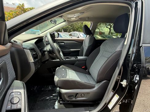 Used 2023 Nissan Rogue SV FWD image 9
