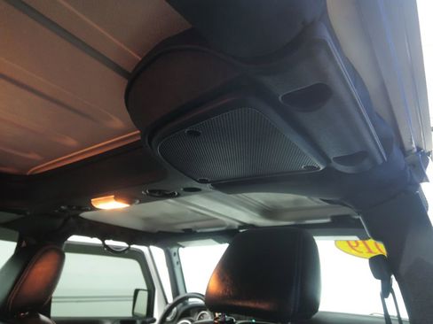 Used 2018 Jeep Wrangler Unlimited Sahara w/ Connectivity Group image 38