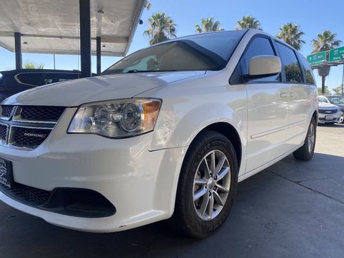 Used 2014 Dodge Grand Caravan SXT FWD image 13