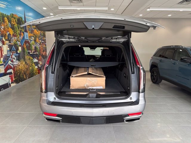 Used 2022 Cadillac Escalade ESV Premium Luxury Platinum AWD/4WD image 47