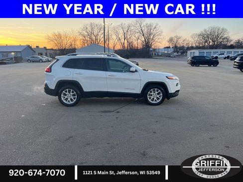 Used 2017 Jeep Cherokee Latitude w/ Cold Weather Group image 10