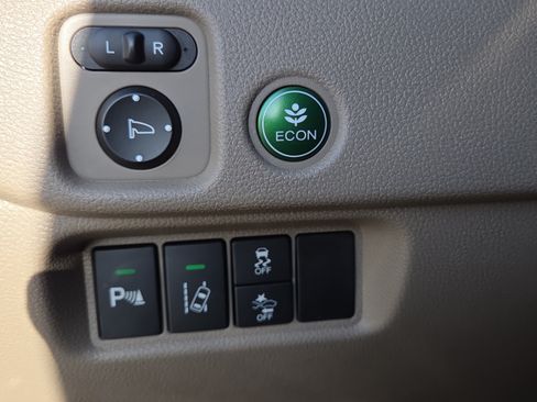 Used 2016 Honda Pilot Touring image 36