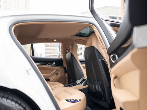 Used 2016 Porsche Panamera 4 image 19