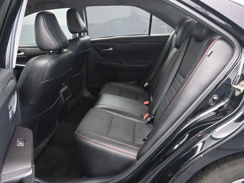 Used 2015 Toyota Camry SE image 16