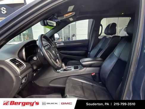 Used 2017 Jeep Grand Cherokee Altitude image 11