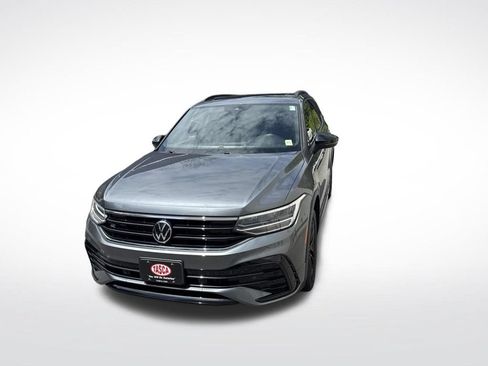 Used 2022 Volkswagen Tiguan SE R-Line AWD/4WD image 2