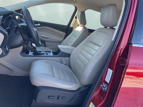 Used 2018 Ford Escape Titanium w/ Ford Safe & Smart Package image 10