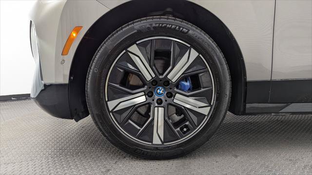 Used 2023 BMW iX xDrive50 w/ Sport Package AWD/4WD image 30