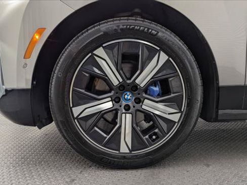 Used 2023 BMW iX xDrive50 w/ Sport Package AWD/4WD image 30