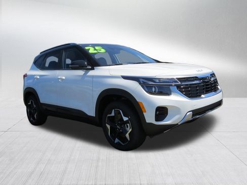 New 2025 Kia Seltos S image 2