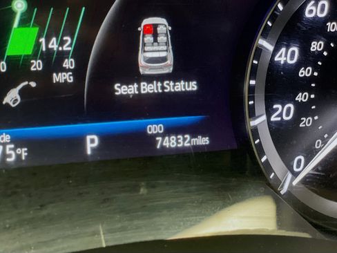 Used 2021 Toyota Highlander XLE AWD/4WD image 8