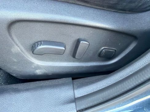 Used 2015 Nissan Rogue SV w/ SV Premium Package AWD/4WD image 19