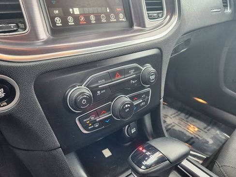 Used 2018 Dodge Charger SXT image 15