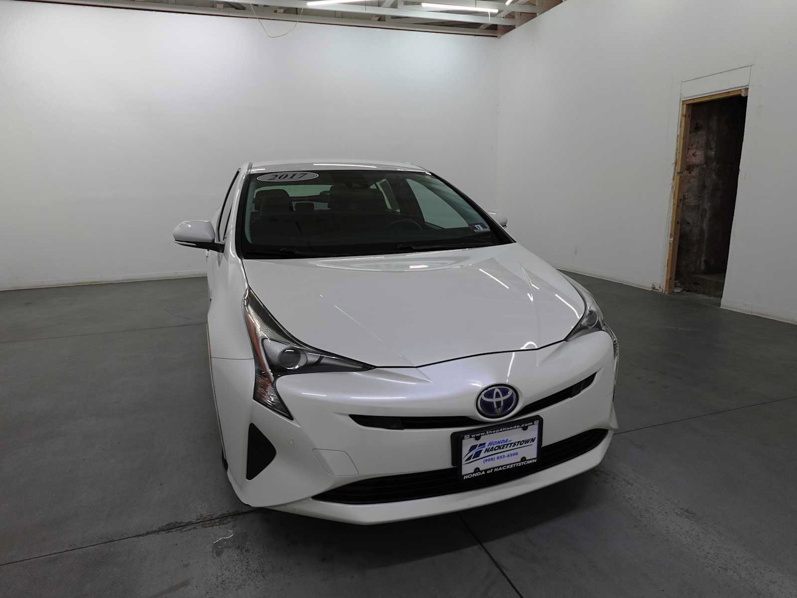 Used 2017 Toyota Prius Four FWD image 3