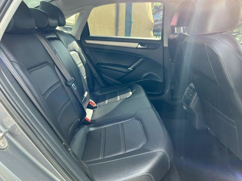 Used 2022 Volkswagen Passat 2.0T SE FWD image 14