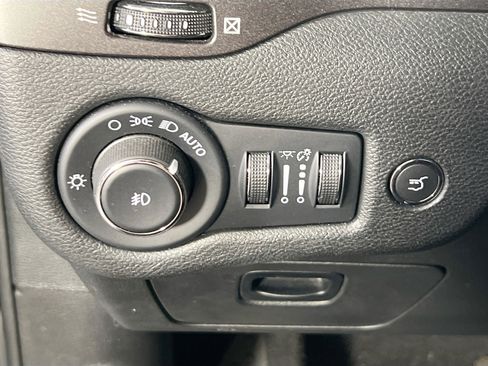 Used 2022 Jeep Cherokee Trailhawk w/ Premium Leather Package image 10