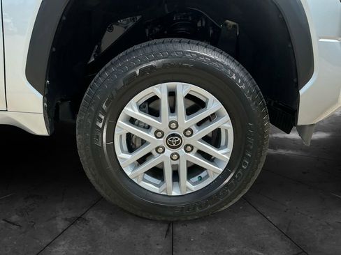 Used 2022 Toyota Tundra SR5 AWD/4WD image 15