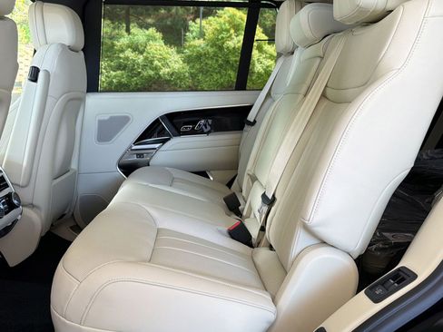 New 2026 Land Rover Range Rover Long Wheelbase SE image 15