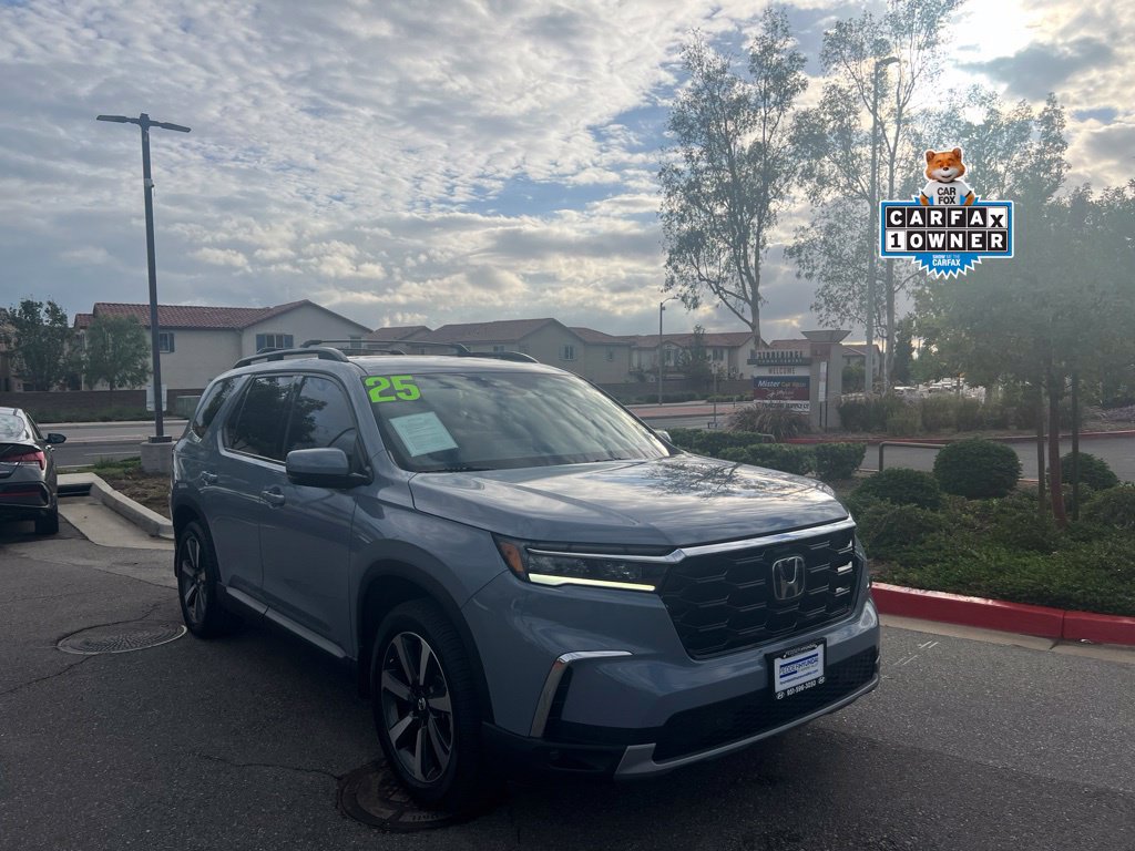 Used 2025 Honda Pilot Touring image 2