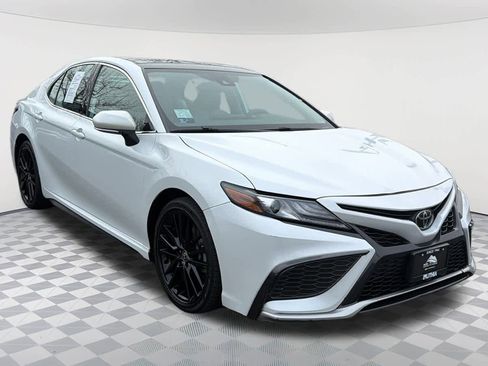 Used 2022 Toyota Camry XSE image 3