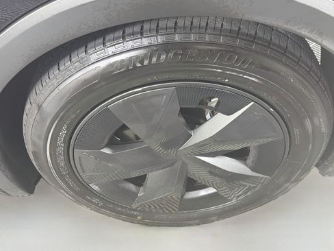 Used 2026 Toyota Prius LE FWD image 11