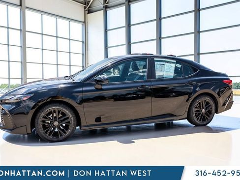 Used 2025 Toyota Camry SE FWD image 2