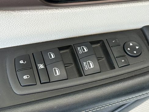 Used 2022 Chrysler Voyager LX FWD image 18