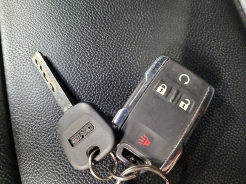 Used 2015 GMC Sierra 1500 SLT w/ SLT Crew Cab Value Package image 32