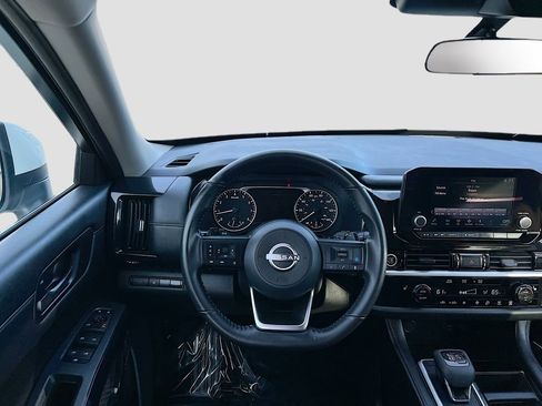 Used 2024 Nissan Pathfinder SV image 21