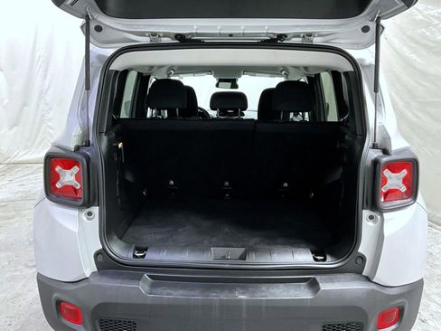 Used 2020 Jeep Renegade Latitude w/ Cold Weather Group image 9