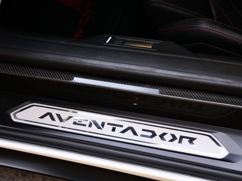 Used 2018 Lamborghini Aventador S AWD/4WD image 19