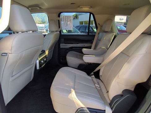 Used 2024 Ford Expedition XLT image 14