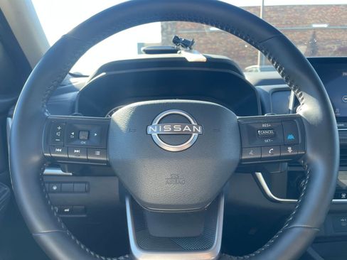 Used 2025 Nissan Rogue SV AWD/4WD image 30