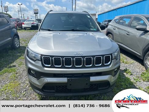 Used 2024 Jeep Compass Latitude w/ Convenience Group AWD/4WD image 9