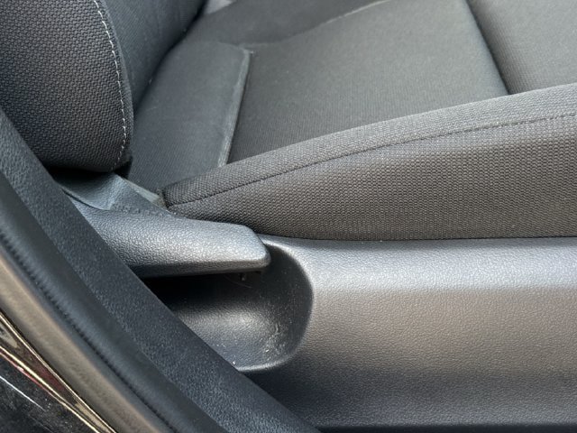 Used 2025 Toyota Corolla LE FWD image 30