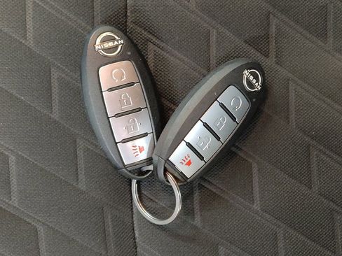 Used 2022 Nissan Kicks SR w/ Interior Electronics Package FWD image 32